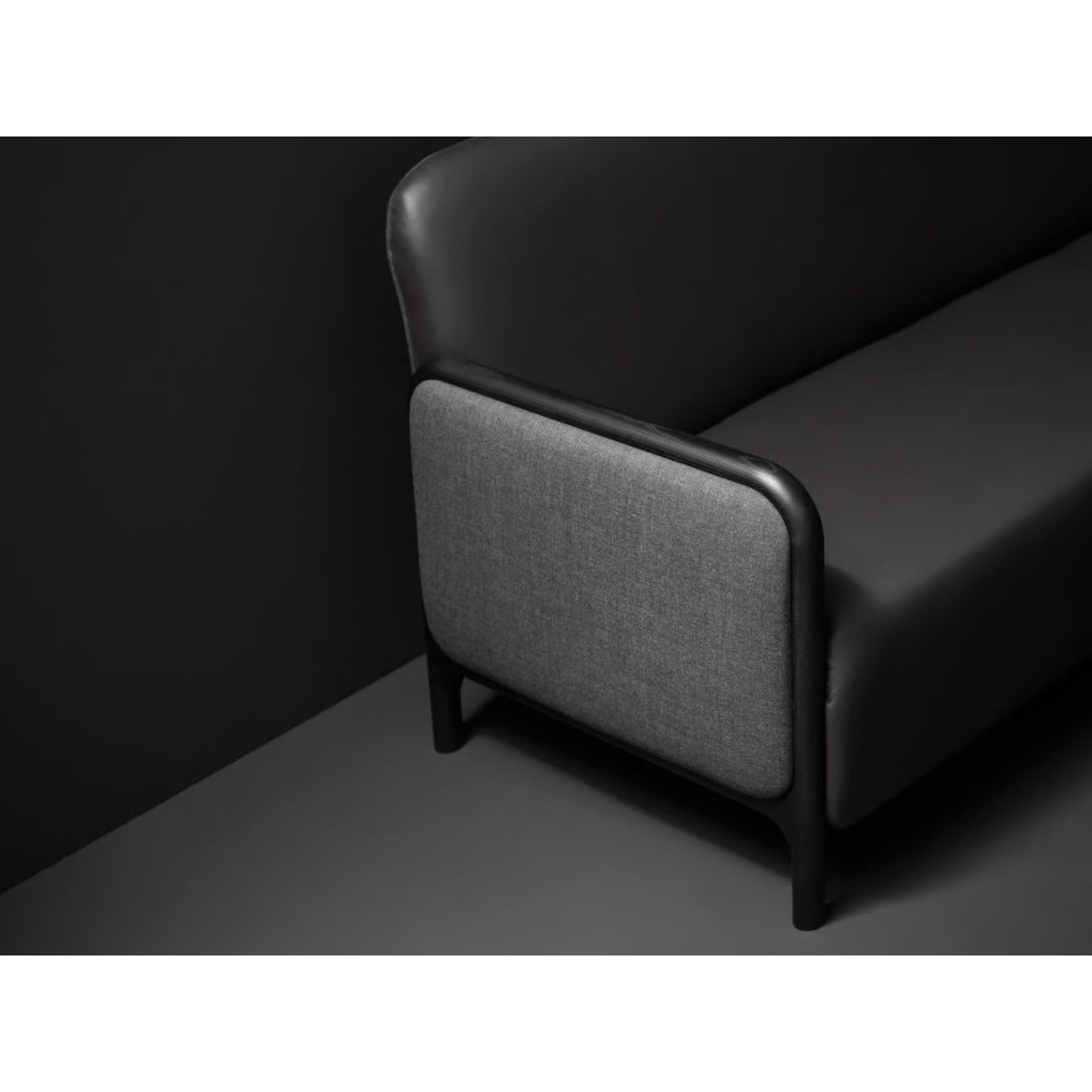 Piaval_Leather_Sofa_Cameo_1