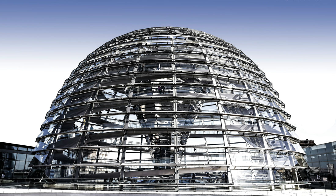 Lord Norman Foster: Der visionäre Architekt und seine Norman Foster Foundation