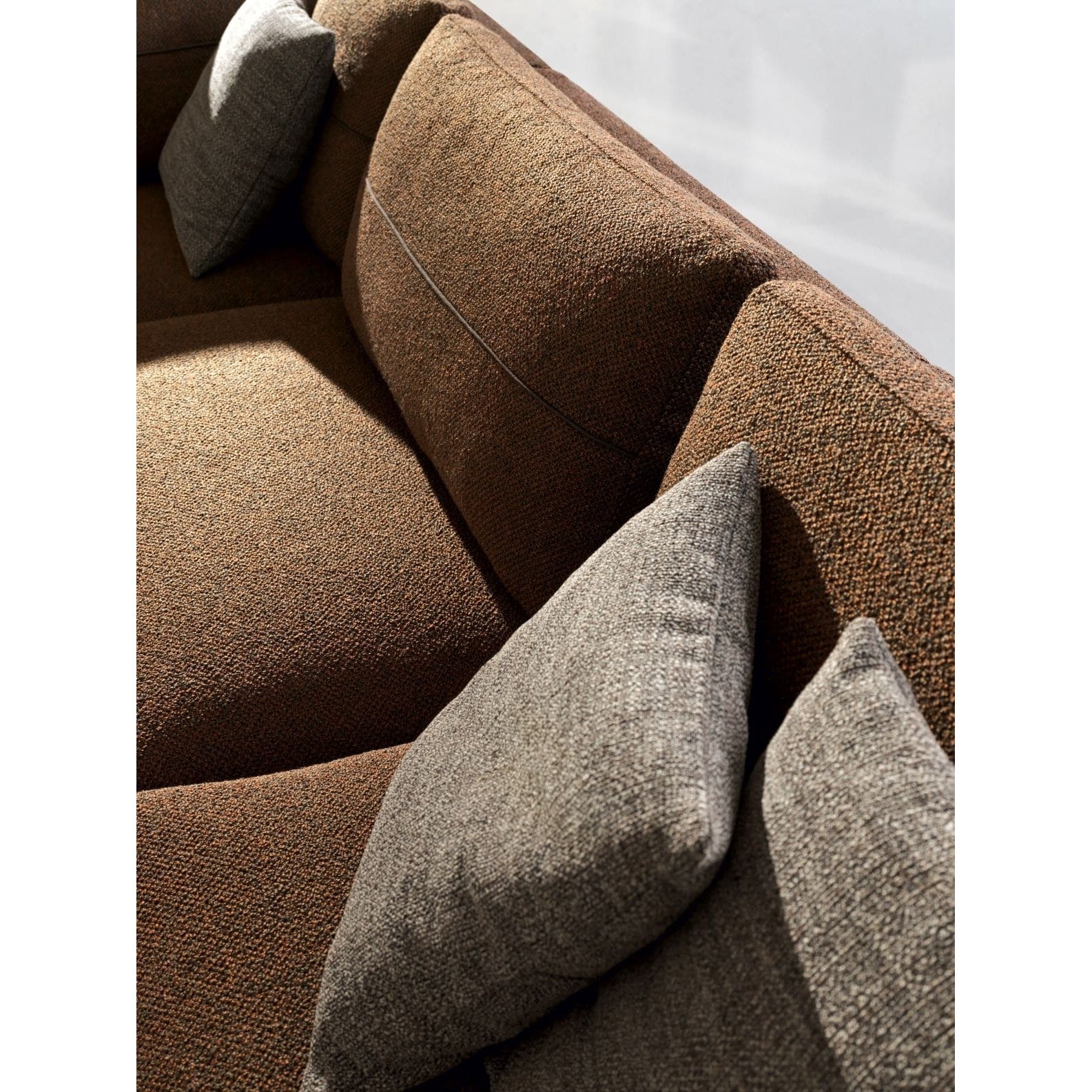 Discover the Charme Armchair by Roberti at Verus Living. This stylish and comfortable armchair impresses with its high-quality craftsmanship and modern design. Perfect for your indoor or outdoor space. Now available at Verus Living!
