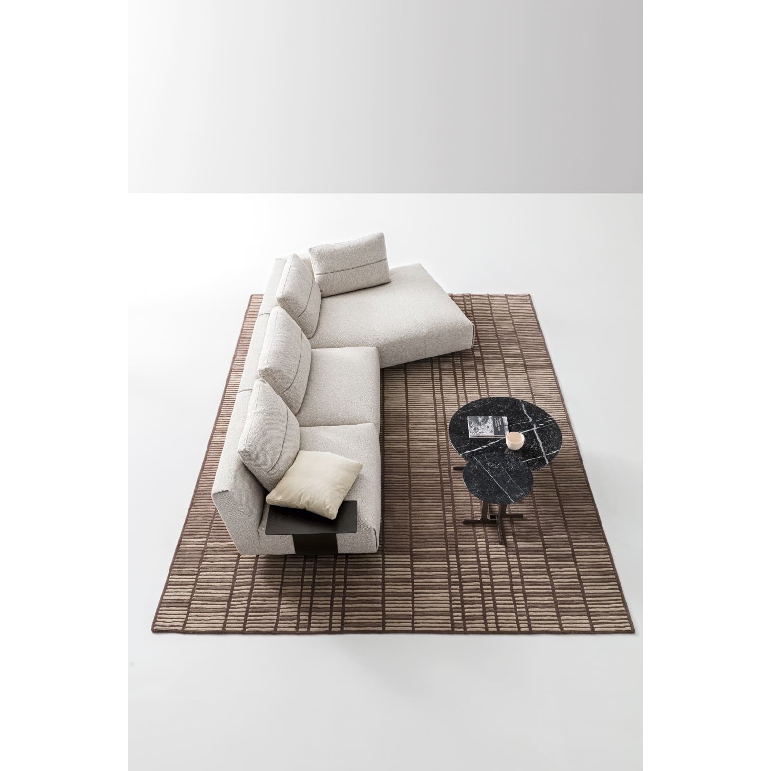 Discover the Charme Armchair by Roberti at Verus Living. This stylish and comfortable armchair impresses with its high-quality craftsmanship and modern design. Perfect for your indoor or outdoor space. Now available at Verus Living!