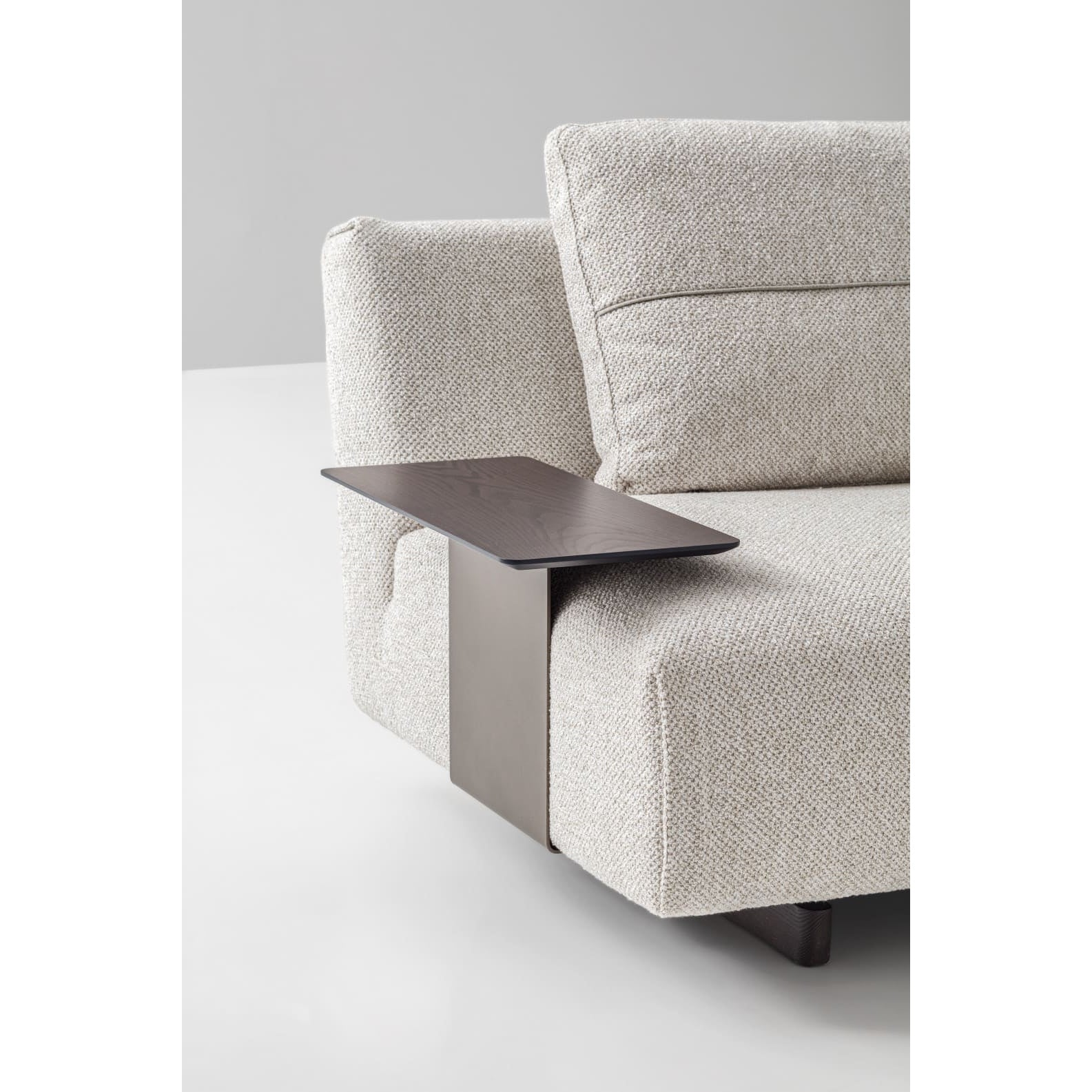 Discover the Charme Armchair by Roberti at Verus Living. This stylish and comfortable armchair impresses with its high-quality craftsmanship and modern design. Perfect for your indoor or outdoor space. Now available at Verus Living!
