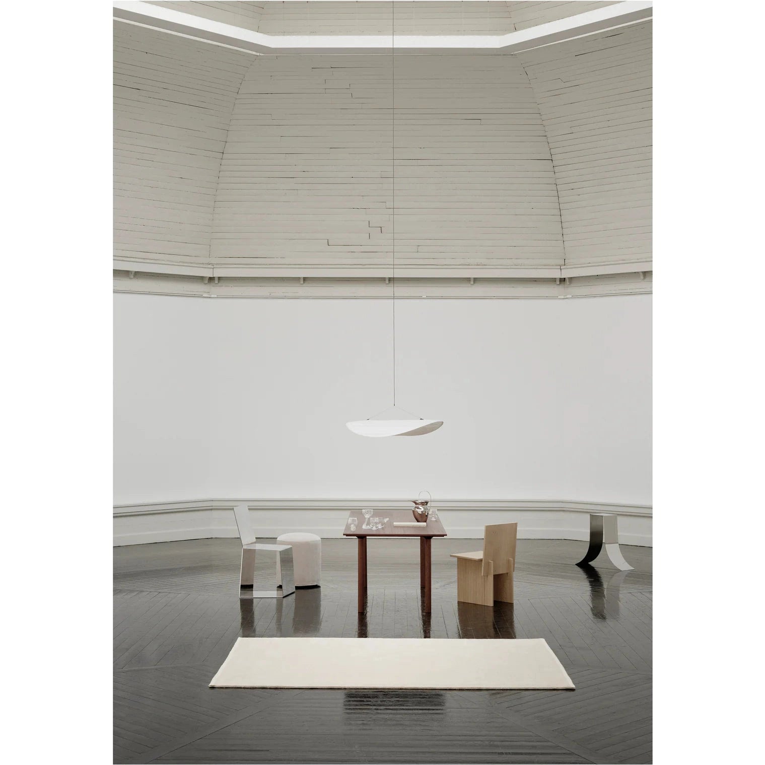 Discover the elegant Beat LED Pendant Light in black by Tom Dixon. Timeless design and high-quality craftsmanship – now available at Verus Living.