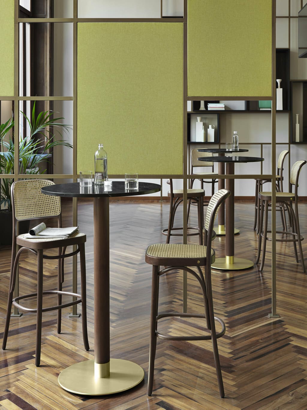 Discover the elegant Arcipelago SO table lamp by Contardi at Verus Living. Stylish design, perfect lighting – order online now!