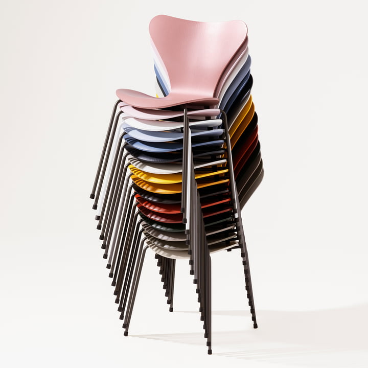Fritz Hansen - Silla Serie 7 3107 de fresno teñido