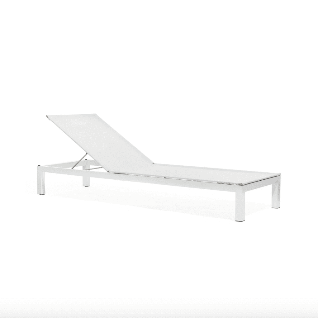The Grand Prix Chair by Fritz Hansen made of stained ash combines elegant design and highest quality. Perfect for modern interiors – discover it now at Verus Living!