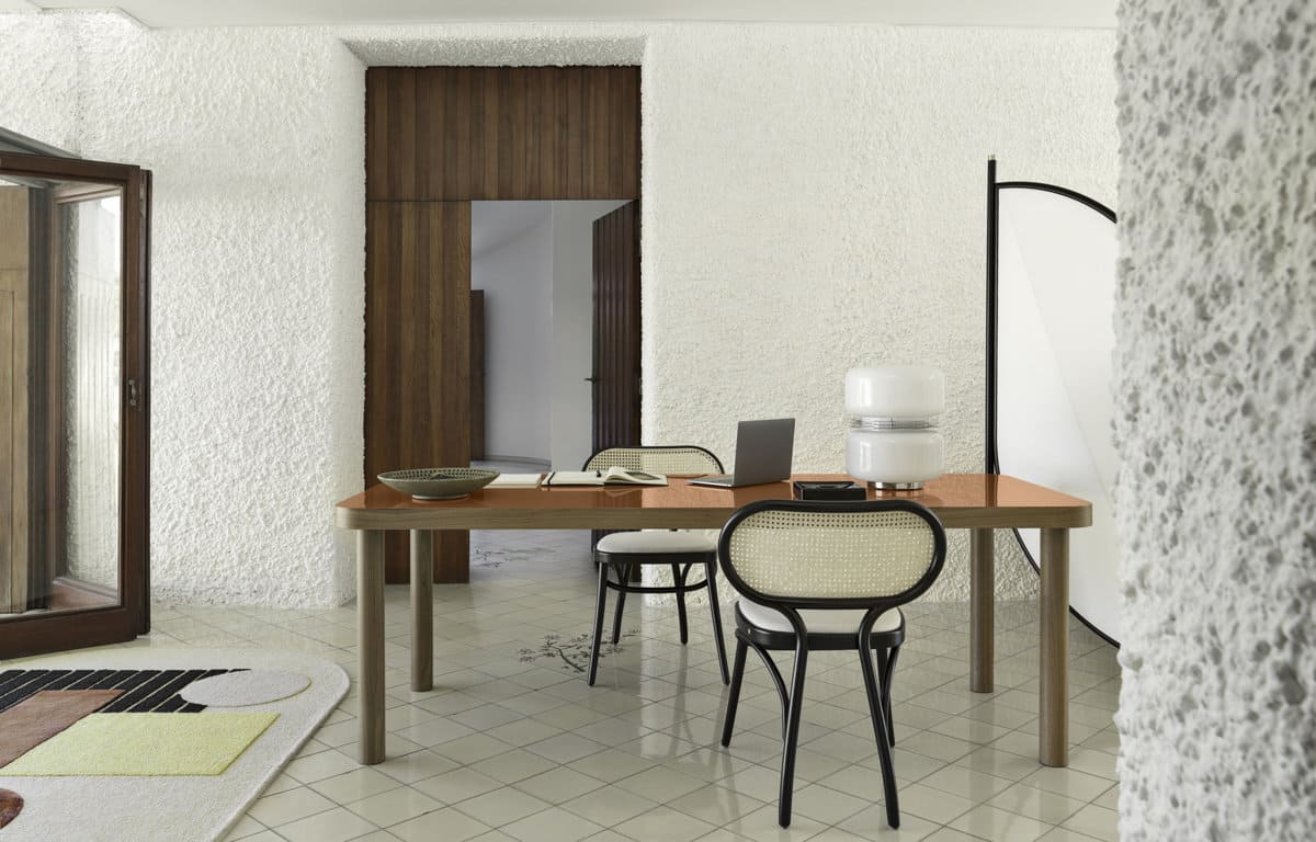 Elegant Skagerak Jut Highboard with noble marble top by Fritz Hansen. Discover it now in the Verus Living Shop and style your home!
