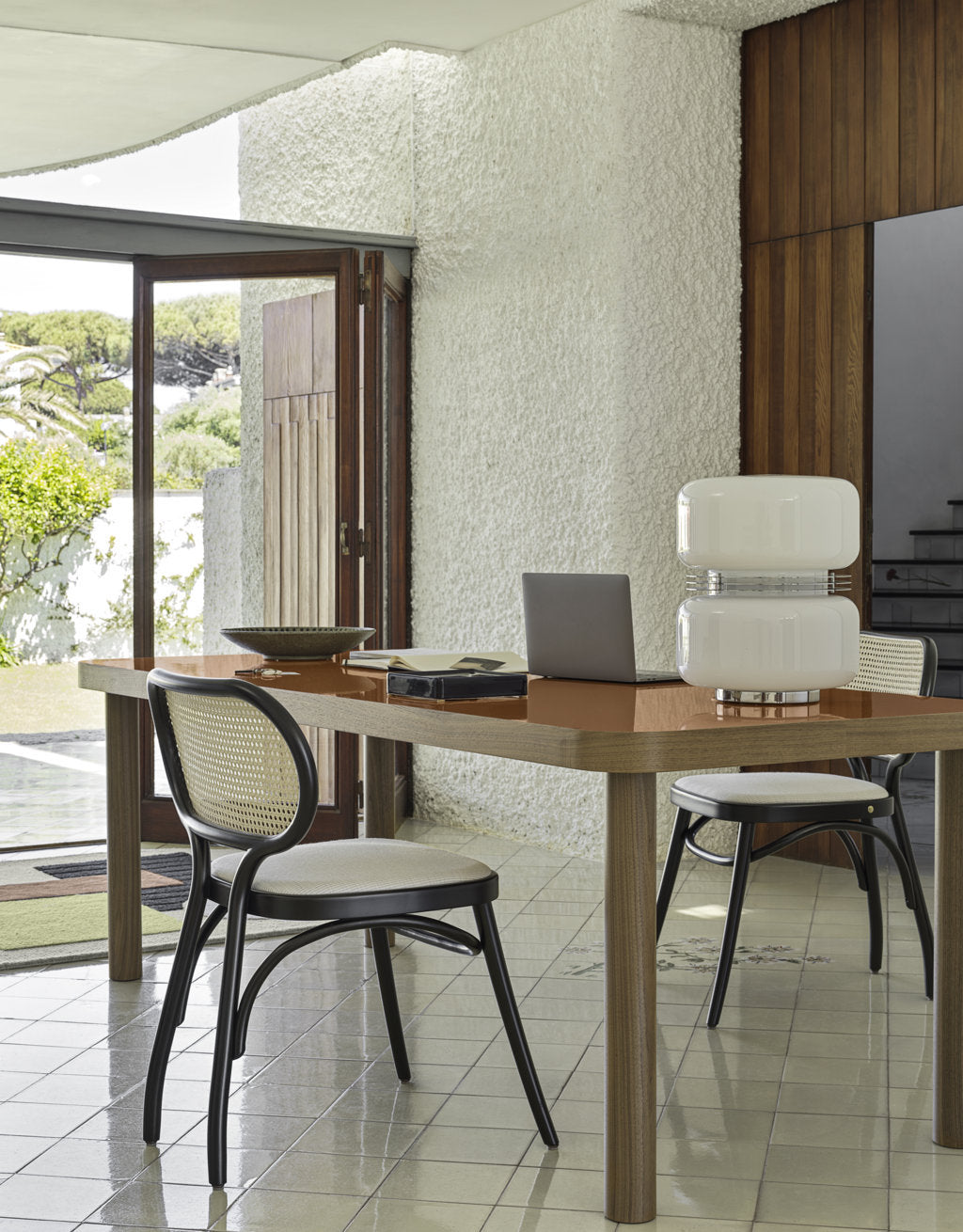 GTV Thonet - Mesa de comedor de columna con tapa de nogal Canaletto