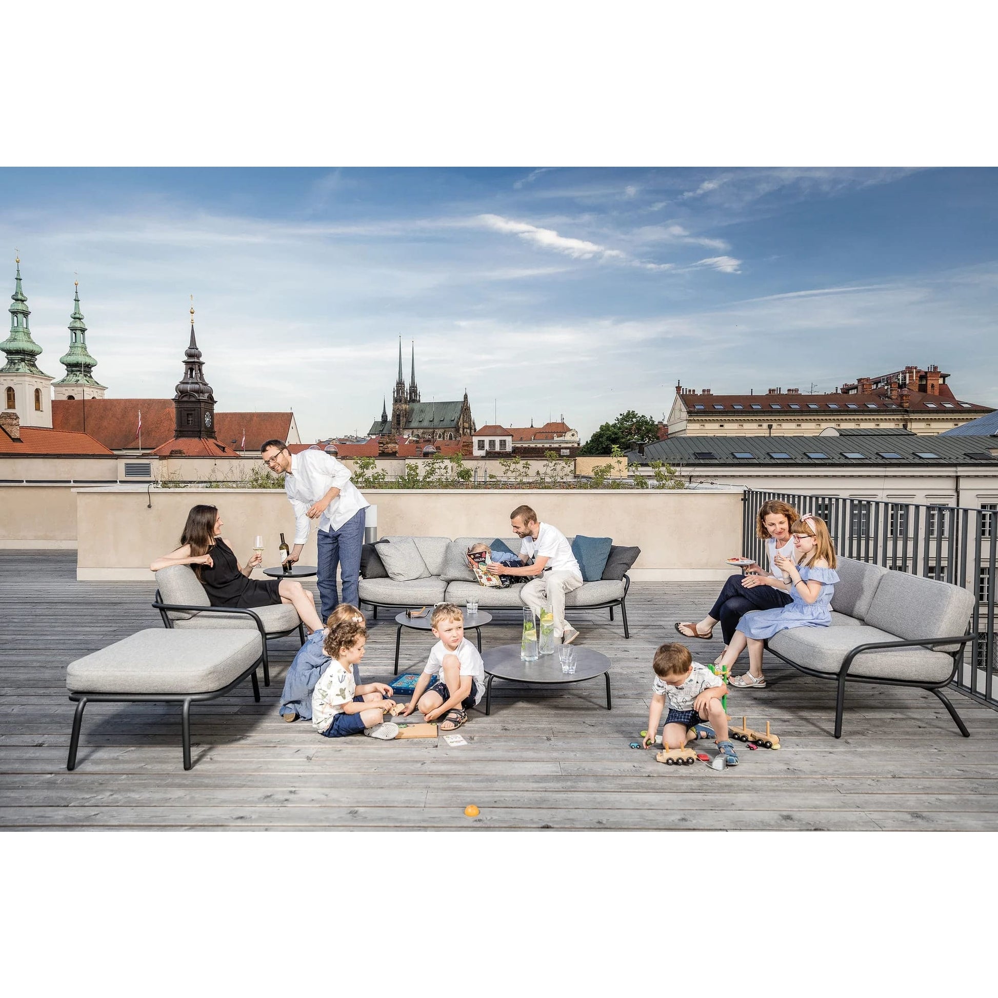 Discover the elegant Series 7 Chair with Armrests and Front Cushion by Fritz Hansen. Perfect for any modern home. Now available at Verus Living!