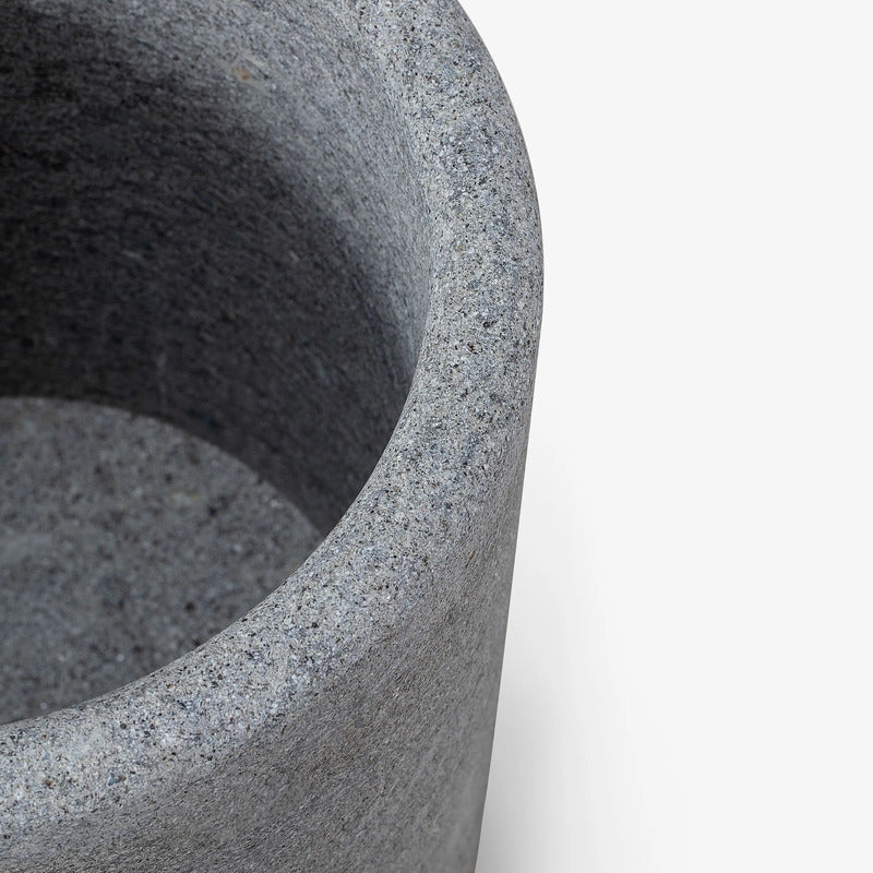 VELTHA® - LAPIS Maceta de jardín redonda de Peperino