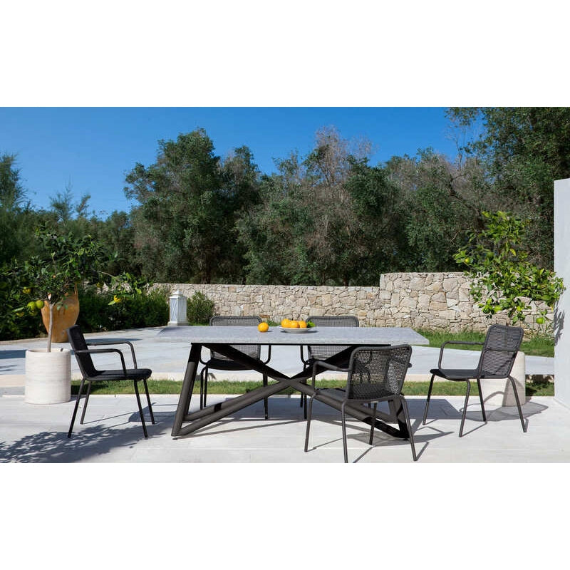 Discover the luxurious Queen Sofa by Roberti at Verus Living. This stylish outdoor sofa combines elegance and comfort, perfect for demanding outdoor areas. Made from high-quality materials, it ensures durable relaxation and an appealing design.