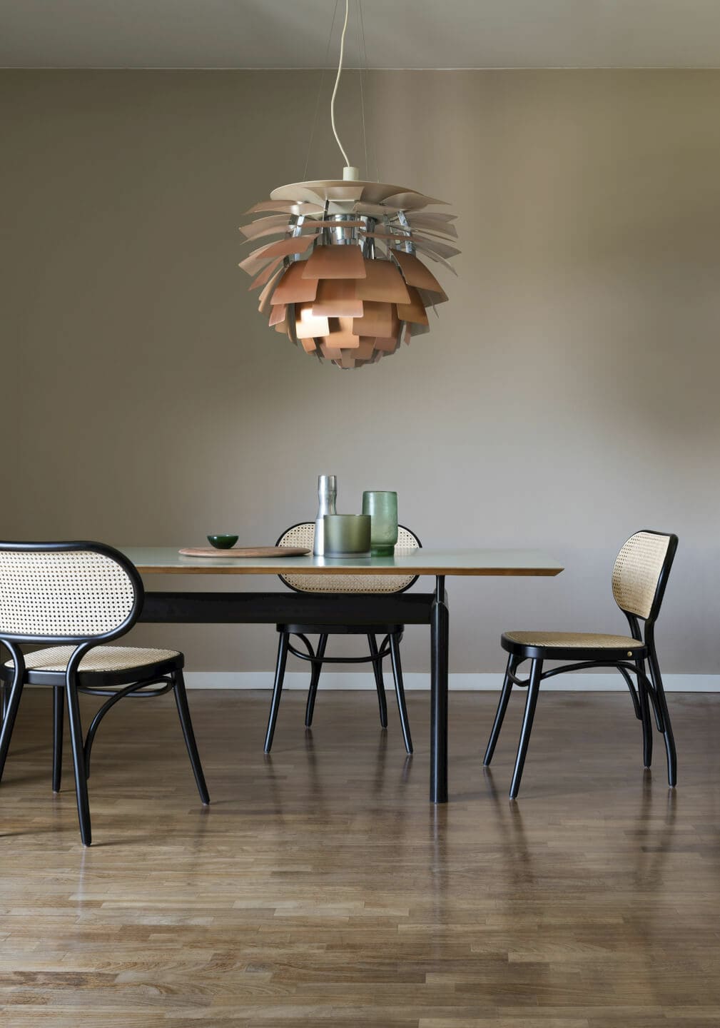 Elegant Skagerak Jut Highboard with noble marble top by Fritz Hansen. Discover it now in the Verus Living Shop and style your home!