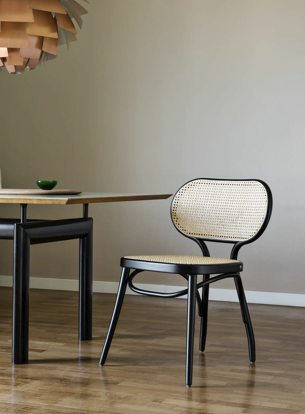 Elegant Skagerak Jut Highboard with noble marble top by Fritz Hansen. Discover it now in the Verus Living Shop and style your home!