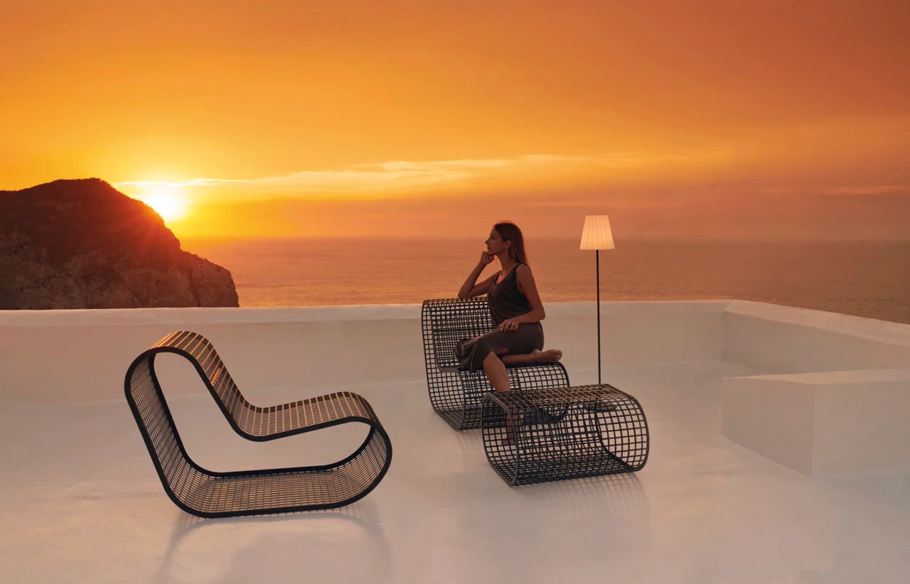 Discover the luxurious Develius Mellow Corner Sofa Configuration E by &Tradition. Order now at the Verus Living Shop!