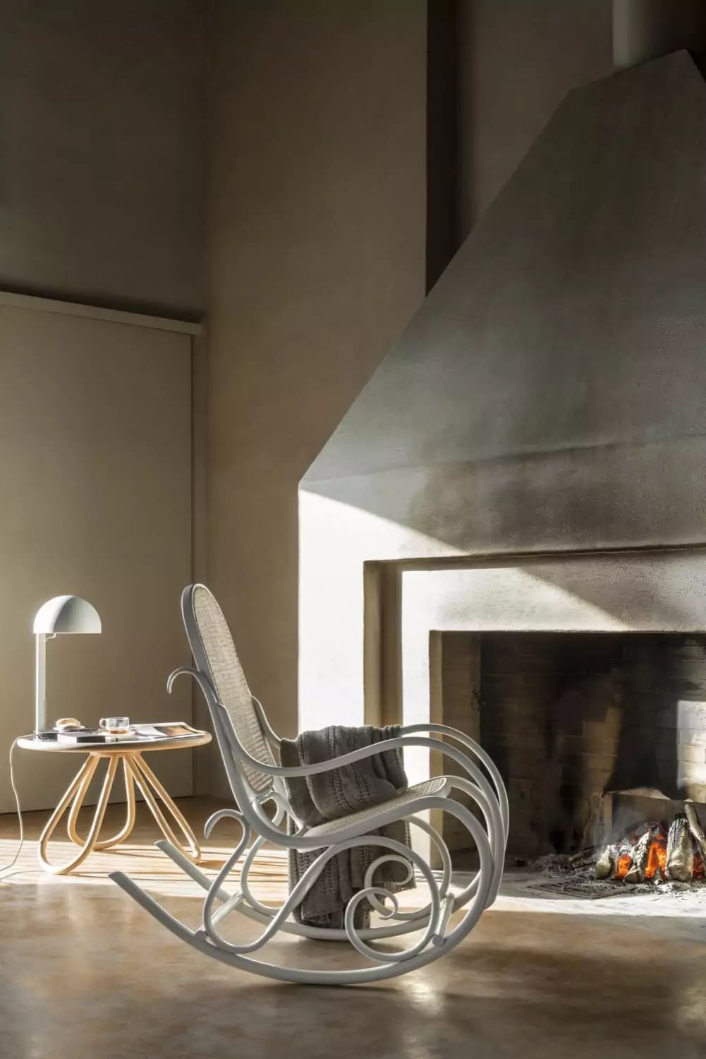 Discover the Desk Slab Small in natural oak by Tom Dixon. Stylish, high-quality, and exclusively available at Verus Living.