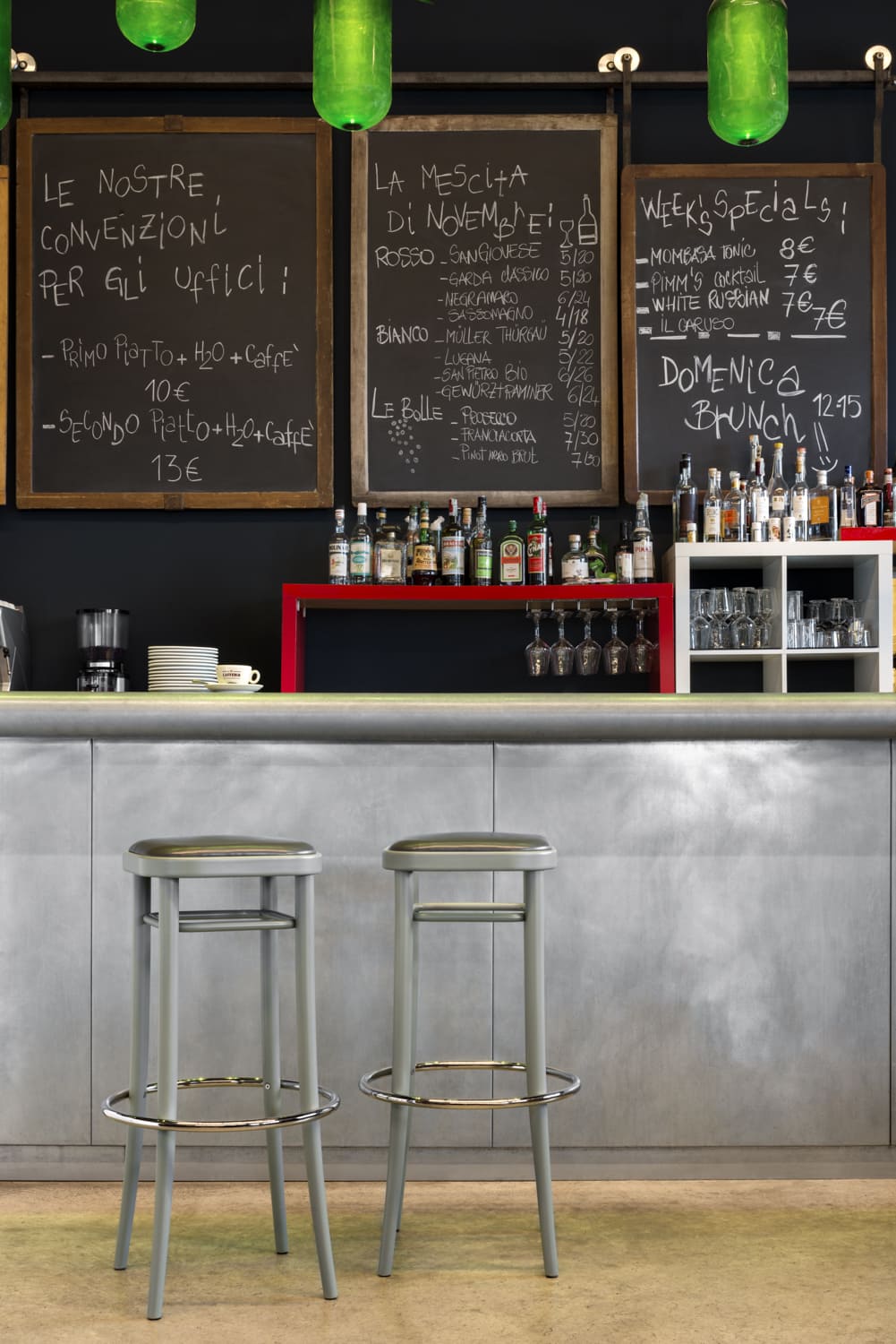 Discover the Desk Slab Small in soft oak by Tom Dixon. Stylish, high-quality, and exclusively available at Verus Living.