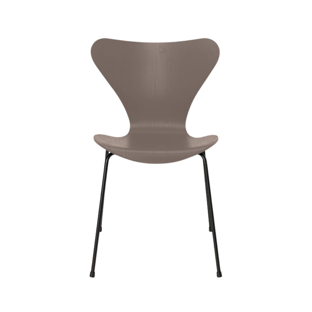 Fritz Hansen - Silla Serie 7 3107 de fresno teñido