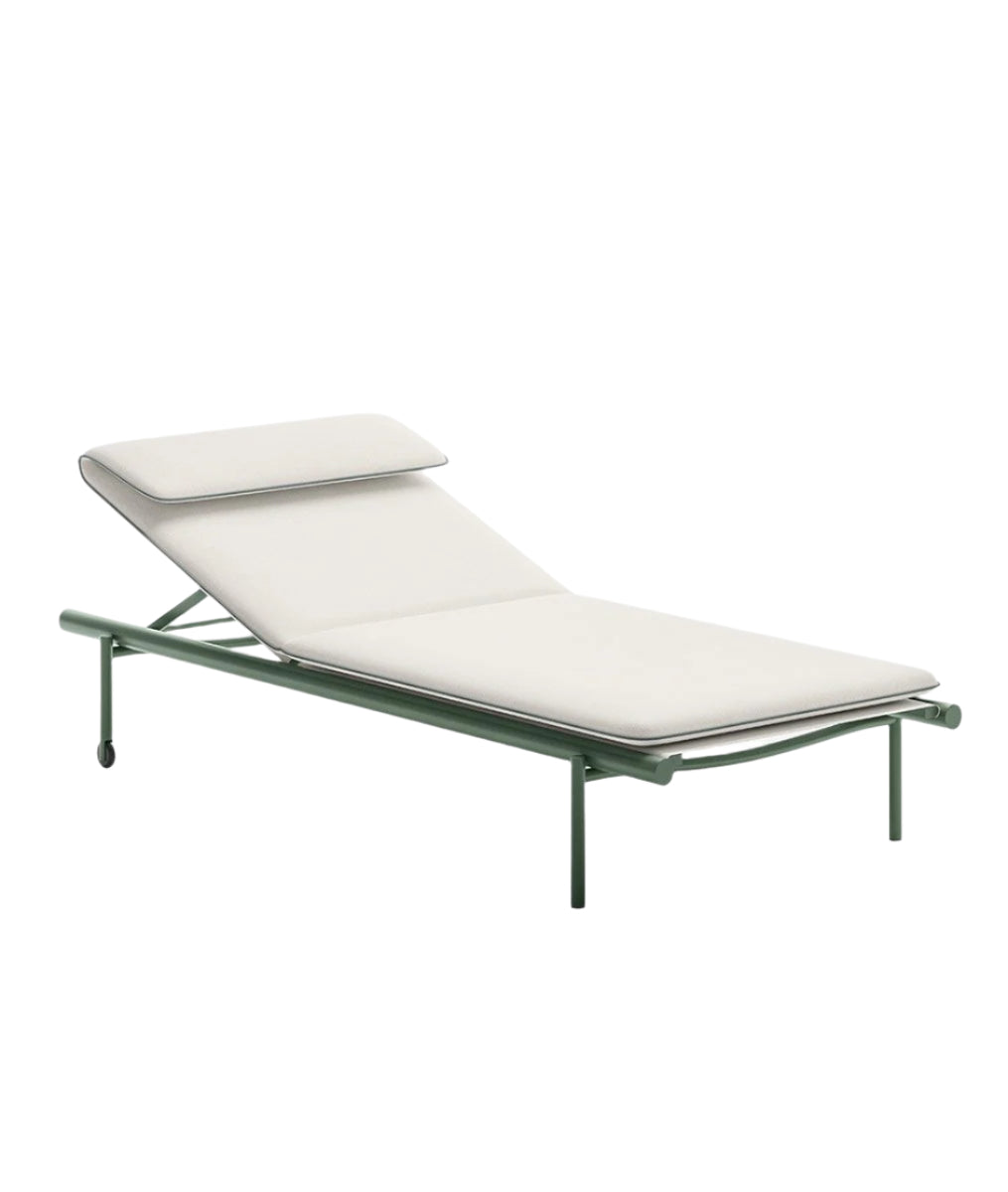 tradition-boomerang-hm2-lounge-chair-walnuss