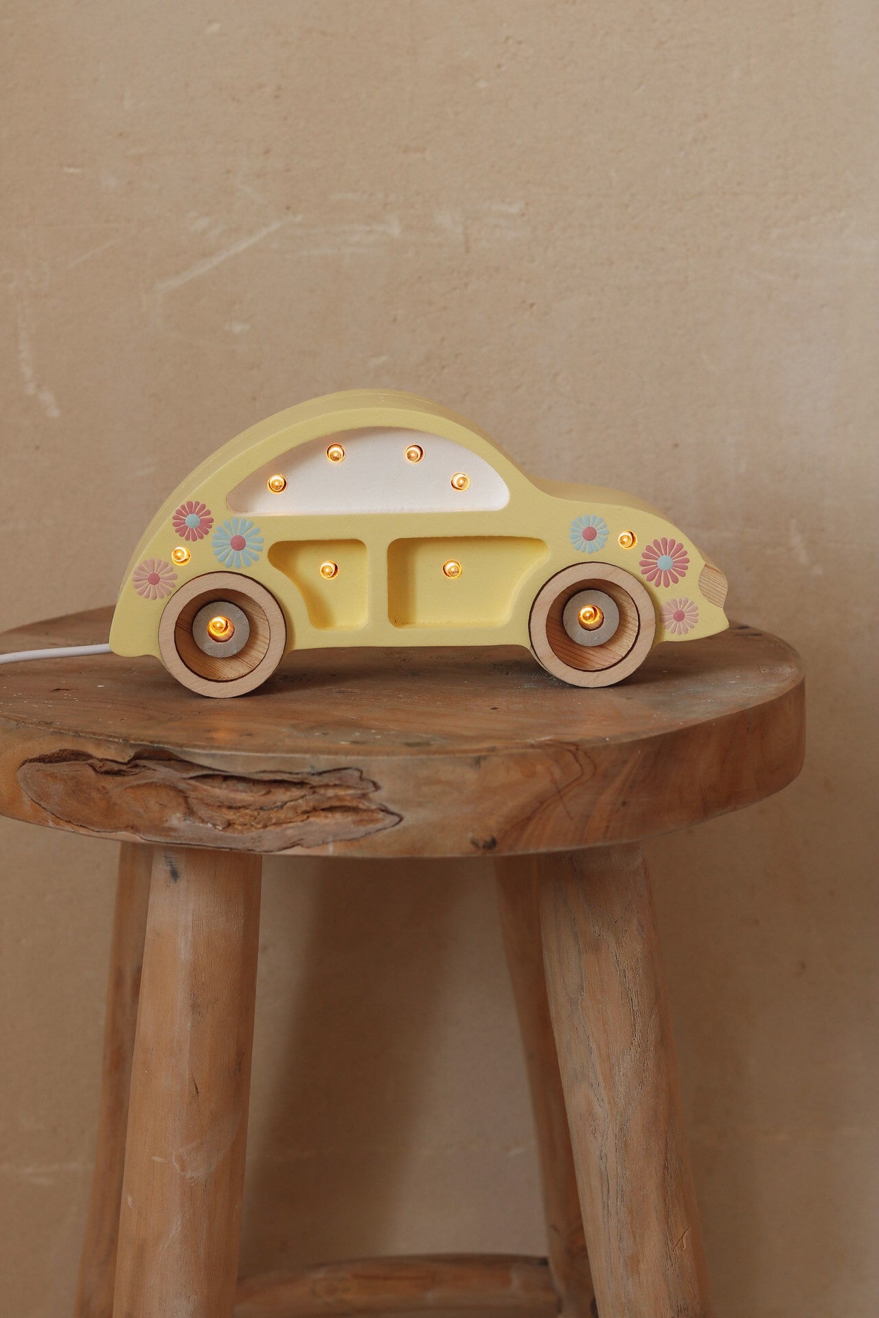 Duration: Ready for shipping in 4 weeks. For color treatment approximately 9 weeks as a custom order.
Dimensions & Weight: see data sheet / image attachment
Shipping & Costs:
FREE SHIPPING
The house is delivered as a kit, disassembled, on a one-way pallet.