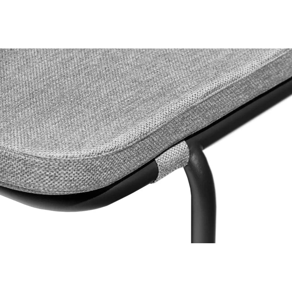 Discover the elegant Ant Chair by Fritz Hansen in Ash Stained. A perfect combination of design and functionality – available at Verus Living.