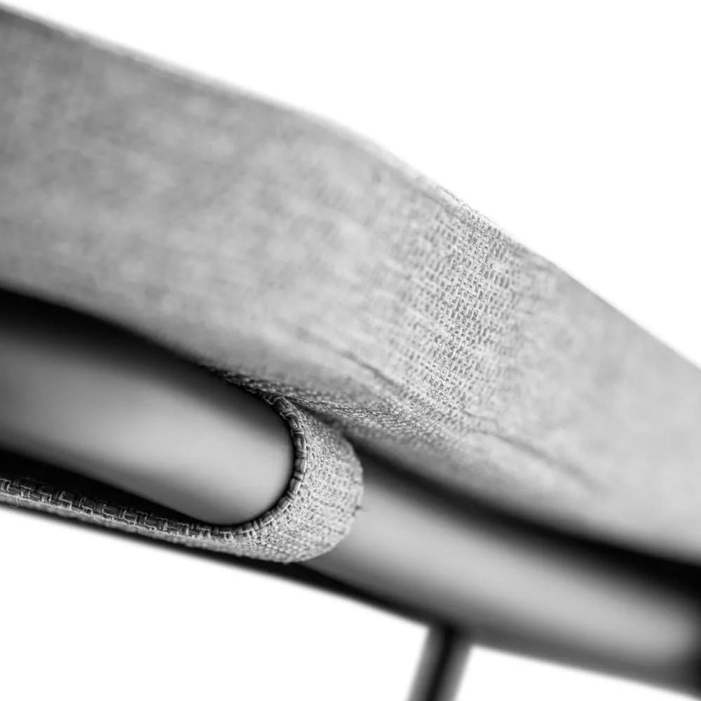 Discover the elegant Ant Chair by Fritz Hansen in Ash Stained. A perfect combination of design and functionality – available at Verus Living.