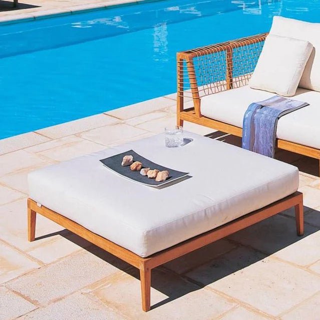 Unopiu - Experience Armchair Stackable